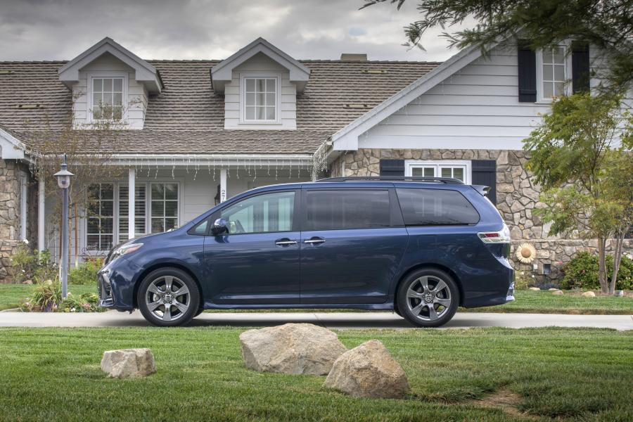  Toyota Sienna SE (XL30) 2017 года  (фото 18 из 34)